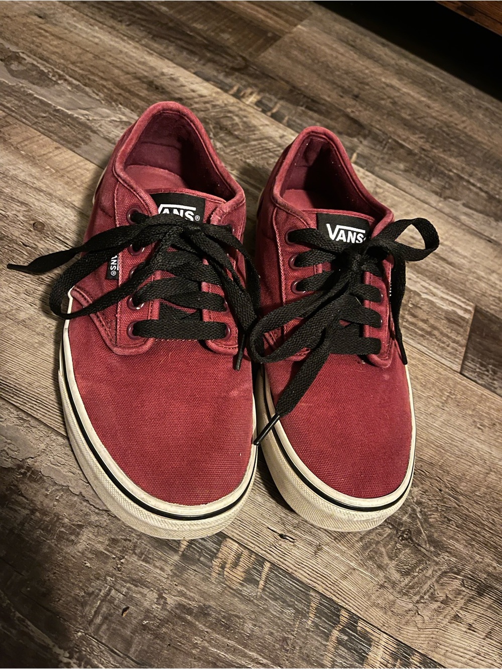 Vans Low-Top Sneakers in Burgundy with Black Laces